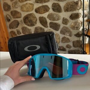 Oakley line miner M Goggles (barely used) come whit the case ✅